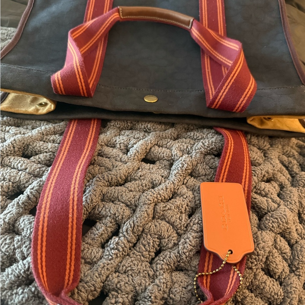 Coach Signature Canvas Spin Tote 42 - Picture 5 of 15